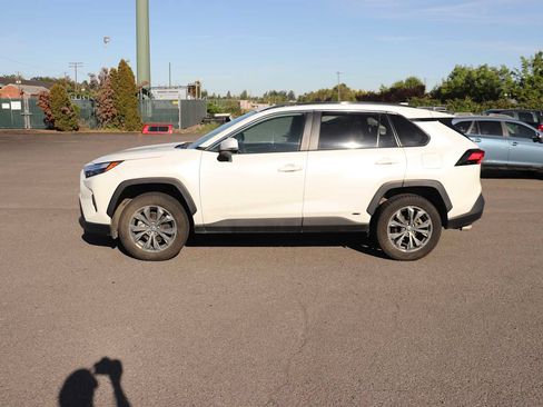 Used 2022 Toyota RAV4 XLE Premium AWD/4WD image 8