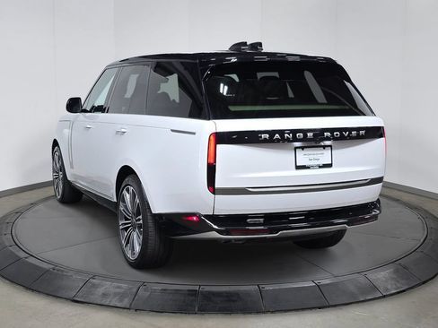 Used 2025 Land Rover Range Rover SE AWD/4WD image 3