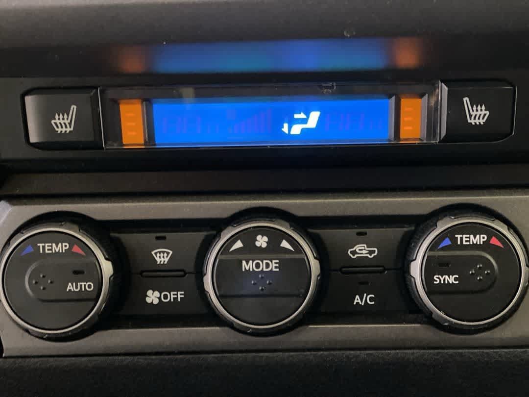 Used 2022 Toyota Tacoma TRD Off-Road w/ TRD Premium Off Road Package AWD/4WD image 21