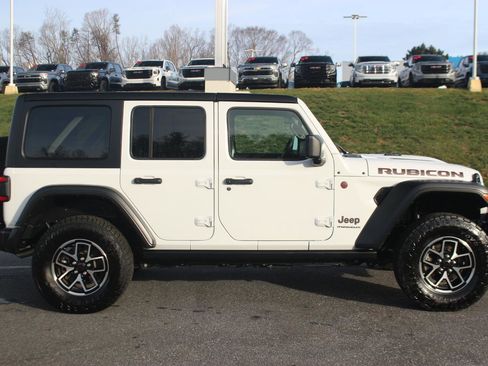 Used 2024 Jeep Wrangler Unlimited Rubicon image 8
