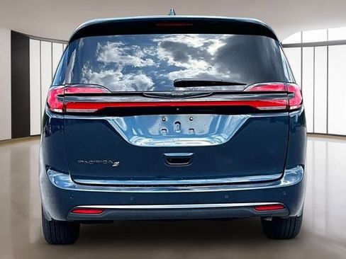Used 2021 Chrysler Pacifica Touring-L w/ Uconnect Theater Family Group FWD image 5