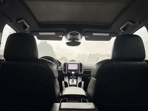 Used 2018 Porsche Cayenne S Platinum image 19