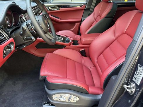 Certified 2026 Porsche Macan Turbo AWD/4WD image 18