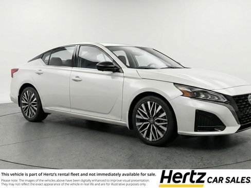 Used 2025 Nissan Altima 2.5 SV image 1