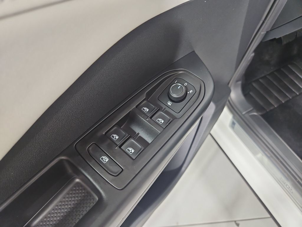 New 2026 Volkswagen Taos SE AWD/4WD image 11