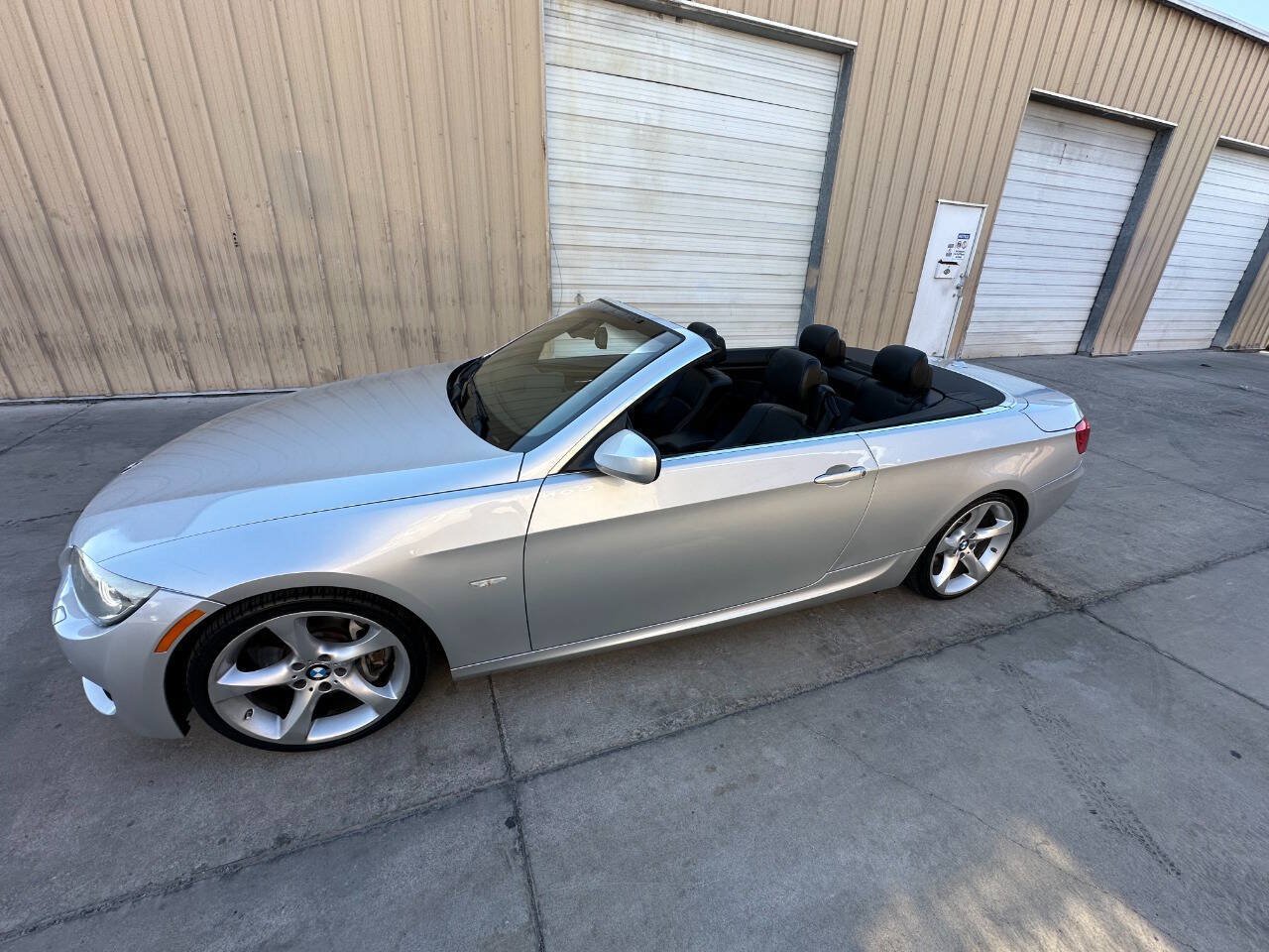 Used 2013 BMW 335i Convertible RWD image 3