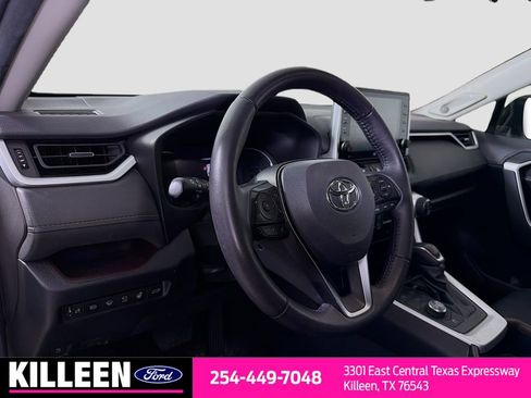 Used 2022 Toyota RAV4 Limited image 10