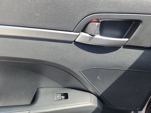 Used 2020 Hyundai Elantra SE w/ Cargo Package (C1) image 27