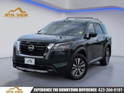 Used 2025 Nissan Pathfinder SL AWD/4WD image 1