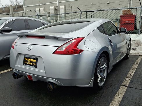 Used 2009 Nissan 370Z Touring w/ Sport Pkg image 5