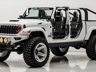 Used 2025 Jeep Gladiator Sport image 1