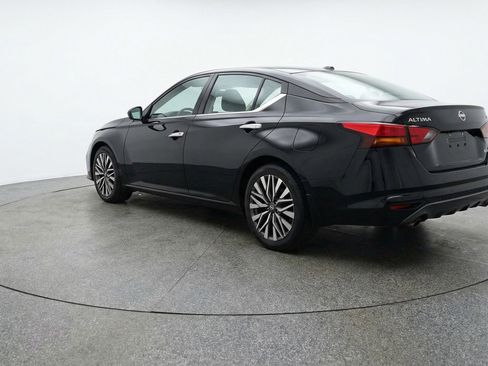 Used 2025 Nissan Altima 2.5 SV image 6