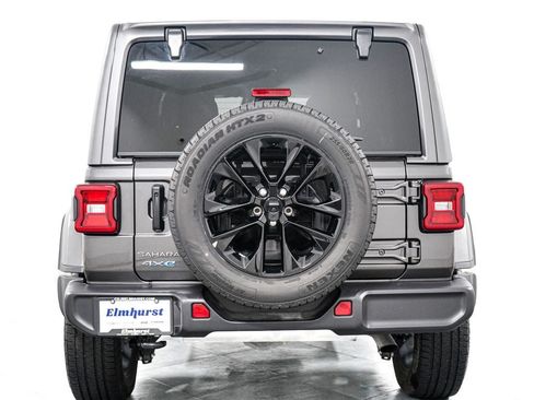 Used 2025 Jeep Wrangler Unlimited Sahara AWD/4WD image 6