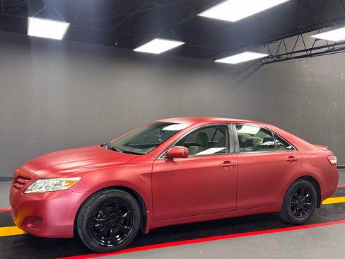 Used 2011 Toyota Camry LE w/ LE Extra-Value Pkg FWD image 2