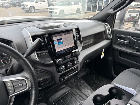 Used 2025 RAM 3500 Big Horn AWD/4WD image 16