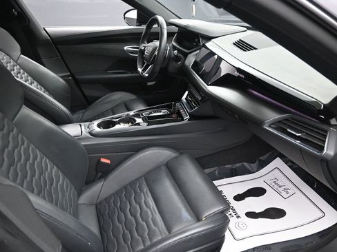 Used 2022 Audi e-tron GT Prestige w/ Prestige Package image 32