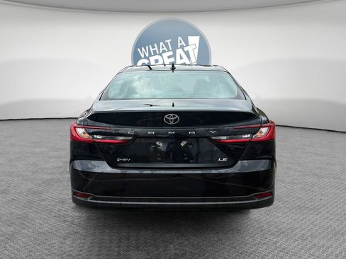 Used 2025 Toyota Camry LE FWD image 5