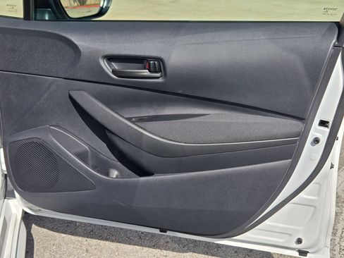 Used 2025 Toyota Corolla LE FWD image 28
