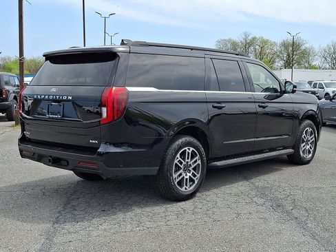 Used 2025 Ford Expedition Max Active AWD/4WD image 6