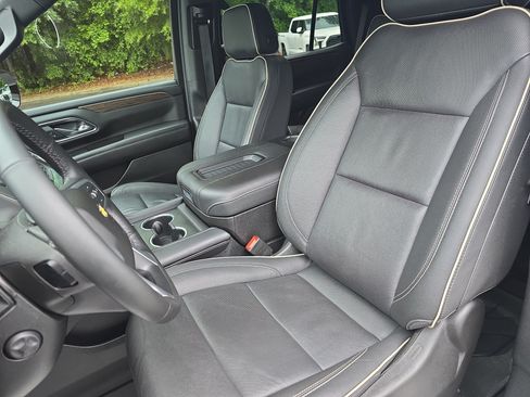 Used 2024 Chevrolet Tahoe Premier AWD/4WD image 16