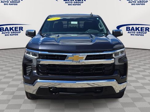 Used 2022 Chevrolet Silverado 1500 LT AWD/4WD image 2