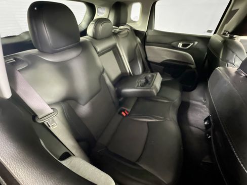 Used 2022 Jeep Compass Latitude image 24