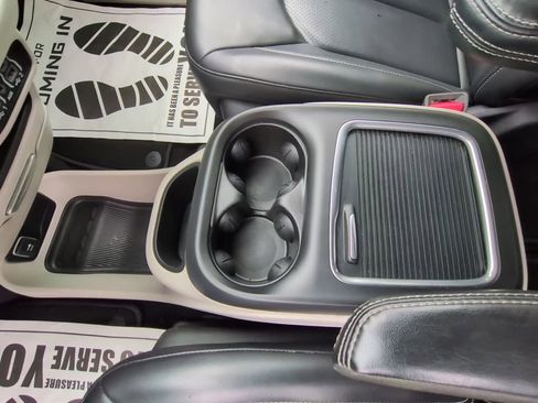 Used 2023 Chrysler Pacifica Touring-L FWD image 20