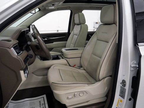 Used 2023 GMC Yukon XL Denali AWD/4WD image 11