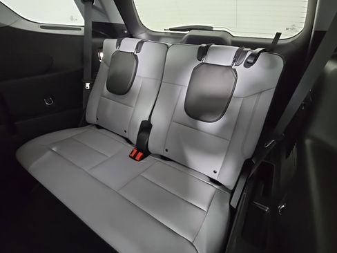 Used 2021 Ford Explorer XLT w/ Equipment Group 202A image 18