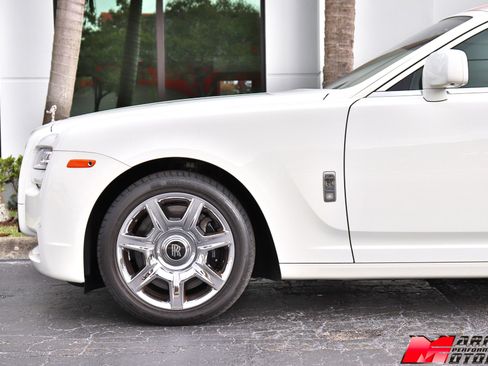 Used 2010 Rolls-Royce Ghost image 14