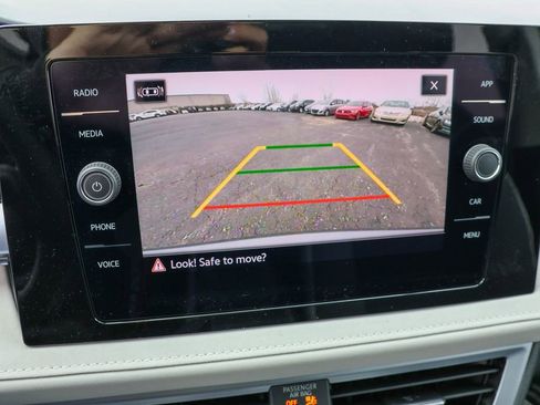 New 2025 Volkswagen Taos SE image 29