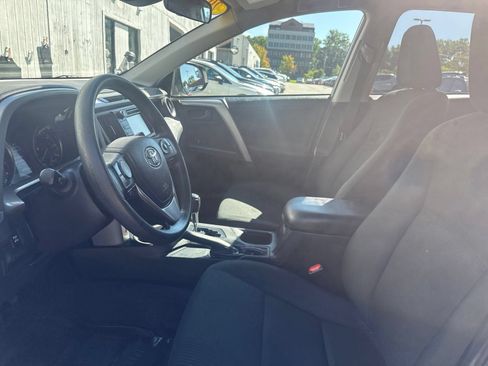 Used 2018 Toyota RAV4 LE AWD/4WD image 16