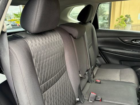 Used 2018 Nissan Rogue SV image 22