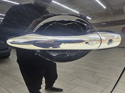 Used 2017 INFINITI QX80 2WD w/ Driver Assistance Package image 13