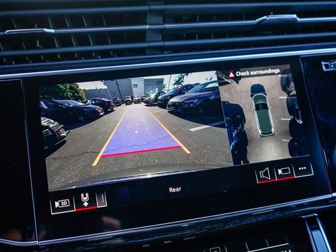 Used 2025 Audi Q7 Premium w/ Convenience Package image 25