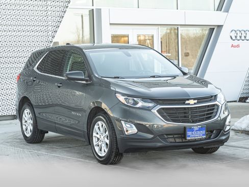 Used 2018 Chevrolet Equinox LT image 2