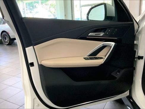 Used 2023 BMW X1 xDrive28i AWD/4WD image 10