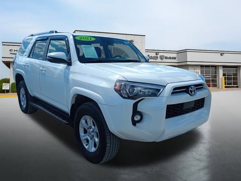 Used 2021 Toyota 4Runner SR5 Premium image 3