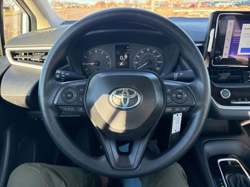 Used 2025 Toyota Corolla LE image 26