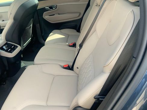 Certified 2025 Volvo XC90 B5 Core AWD/4WD image 6