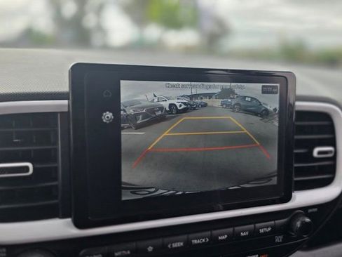 Used 2024 Hyundai Venue Limited image 27