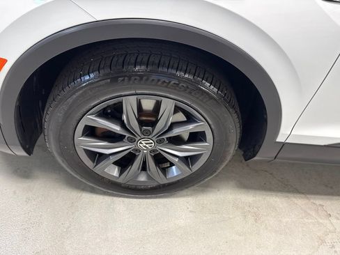 Used 2022 Volkswagen Tiguan SE AWD/4WD image 24