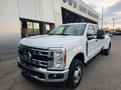 Used 2025 Ford F350 XLT image 2