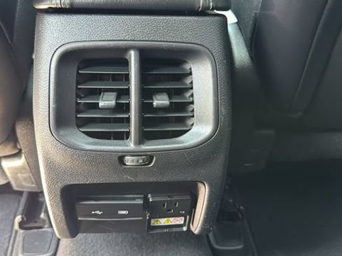 Used 2019 Jeep Cherokee Limited w/ Technology Group AWD/4WD image 31