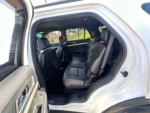 Used 2016 Ford Explorer XLT w/ Equipment Group 202A image 18
