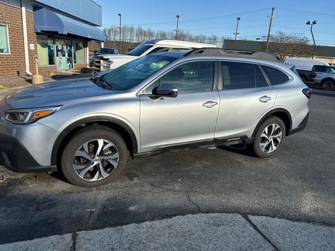 Used 2022 Subaru Outback Limited image 13