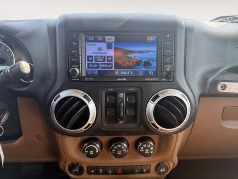Used 2012 Jeep Wrangler Unlimited Rubicon w/ Connectivity Group AWD/4WD image 6