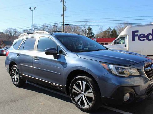 Used 2018 Subaru Outback 2.5i Limited image 3