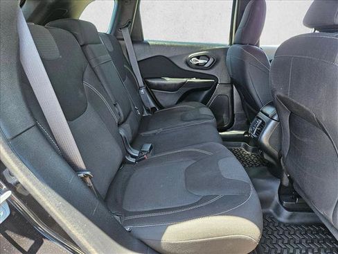 Used 2015 Jeep Cherokee Latitude w/ Comfort/Convenience Group AWD/4WD image 24