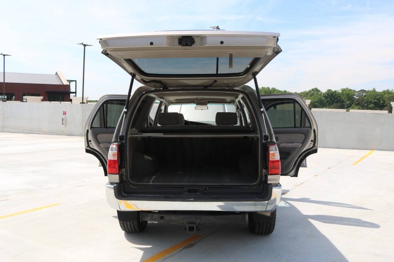 Used 2002 Toyota 4Runner SR5 AWD/4WD image 98